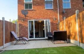 Town Centre spacious 4 bed town house - Foto 4