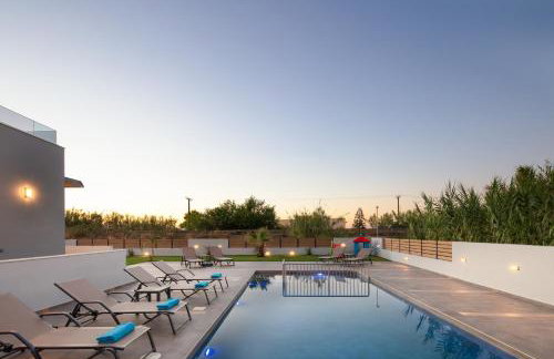 Sunnyside Villas, Just Steps to the Beach & Restaurants, By ThinkVilla - Photo 8