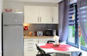 Located in the peaceful NG8 Wollaton , Perfect for Business Trips & Family Holidays or working proffesionals-long term deals, M1 Nearby , Free Parking , Private Garden , 500Mb Wi-Fi , Netflix - Foto 49