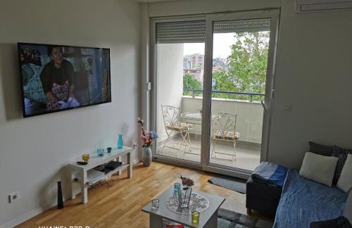 CITY CENTER PEARL #new#free reserved parking in garage elevator direct access#business and pleasure#city view&balcony&sunny&cafes&markets&tram#city center#working room#2 toliets#2 bedrooms - Photo 4