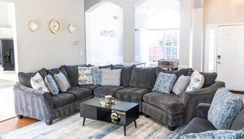 Spacious Vaulted 4BR Family Home Near Mall of GA Sleeps 12 - Foto 4