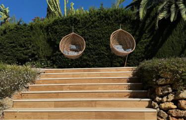 Marbella Bliss - Luxury 4-Bedroom VILLA with Garden, Private POOL & Jacuzzi, Marbesa near- 5 min to the Cabopino Beach - Photo 10