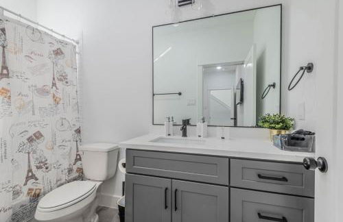 Modern Luxury retreat in downtown - Photo 10