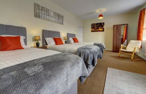 5 bedrooms, sleeps up to 16, secure parking space & comfort - Foto 4