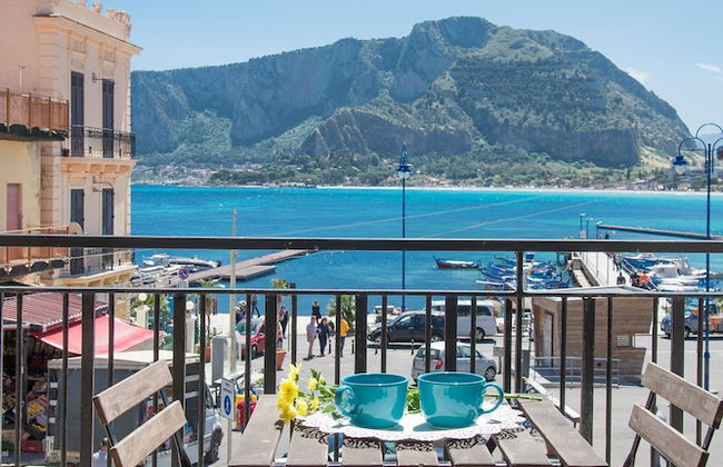 Casetta vista mare in piazza a Mondello - Foto 1