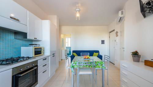 Apartment with Terrace & Parking near the Sea - Foto 4