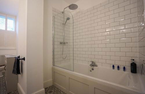 Beach house no2 with amazing sea views and private garden onto beach. - Foto 24