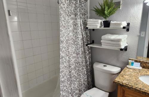 Beautiful 2-Bedroom Condo Near Universal and other Orlando Attractions, King Bed & Wi-Fi - Foto 29