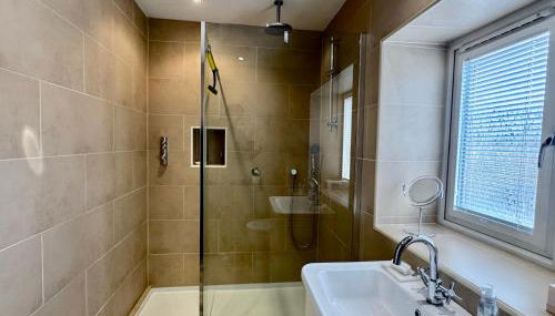 The Granary, 3 bedroom in the Heart of Stamford Centre by Belmont Places - Foto 5, Shower