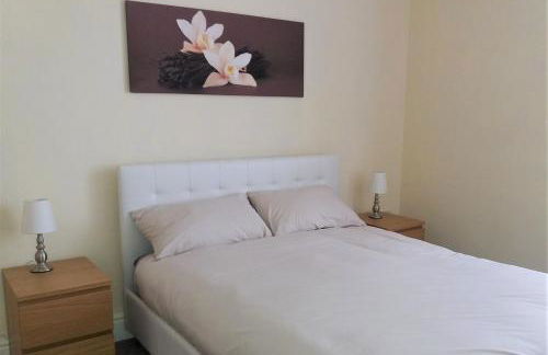 Home from Home near LFC & train station - Foto 2