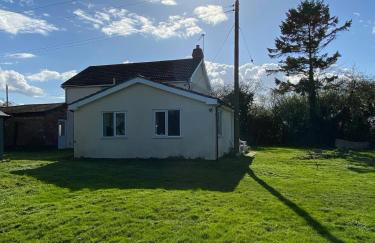 Charming Countryside Retreat Fast Wifi - Photo 15