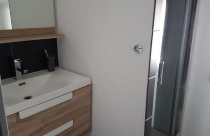 MAS DE VILLE AVEC PISCINE DANS SON COCON DE VERDURE - ESPRIT INDUSTRIEL - Foto 19