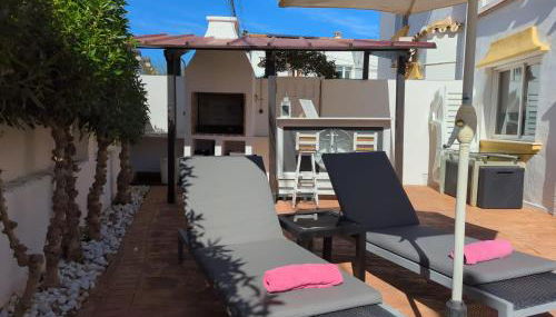 The Lemon Tree by the Sea - Photo 2