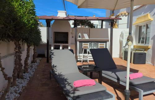 The Lemon Tree by the Sea - Photo 2