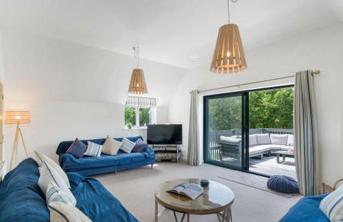 The Little Hawthorns - Photo 1