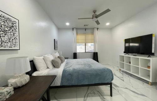 Gorgeous Abode 3 Bedrooms Hide-out in Mesa - Photo 44