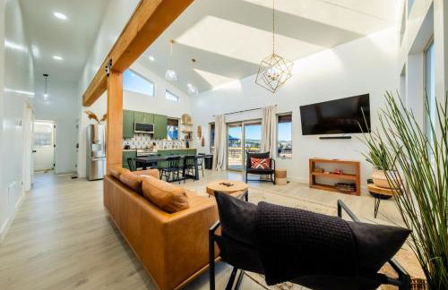 Brycegate Retreat. Stunning Views. Modern Comforts. - Photo 12