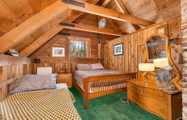 Rustic Knotty Pine - Minutes to the Water! - Foto 5