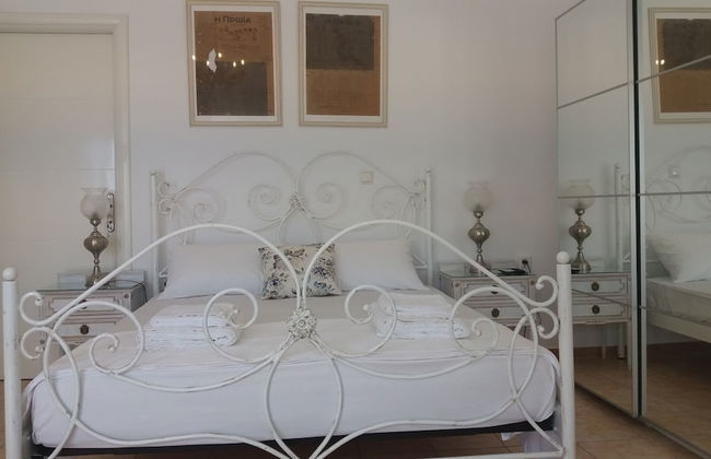 Estate Dafnopanagia Luxury Apartment - Photo 10