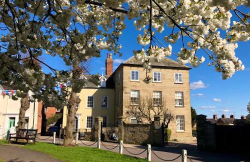 Flower Cottage by Ludlow Castle with Onsite Parking - Photo 44