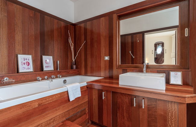 JOIVY Stunning 5-Bed Boathouse On The River Thames - Foto 19