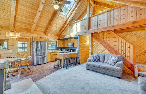 Alpine Cabin with Deck 3 Mi to Luna Lake! - Foto 6