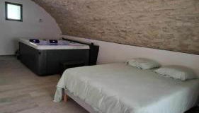 Appartement avec jaccuzzi privatif en RDC proche via rhona - Photo 5