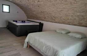 Appartement avec jaccuzzi privatif en RDC proche via rhona - Photo 5