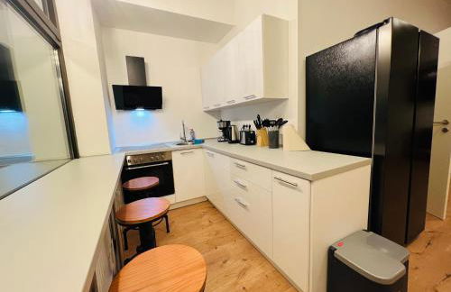 Big Apartment l 18 Beds l Free Parking l WiFi l - Photo 4