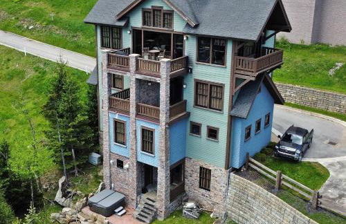 Slope side 8 BR at Sanctuary Majestic Mountain Top Estate 4800 square feet of quality sleeps 16 - Foto 4