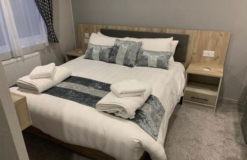 Bay Tree Lodge: Lakeside lodge w/hot tub & cinema surround sound - Foto 17