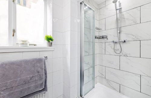 Luxurious 3 Bedroom Apartment in Park Estate - Photo 25