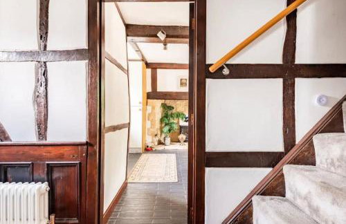 Stylish Tudor Cottage & Hot Tub - Photo 29