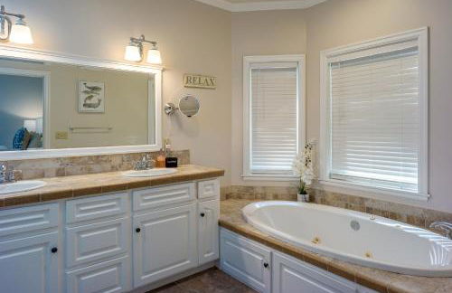 Exceptional, Hot Tub, Pickleball, Close to Town! - Foto 27