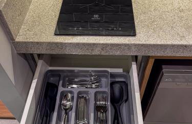 Studio Premium com Rooftop e Piscina com vista para a Baia de Todos os Santos, Portaria 24 Hr, Estacionamento, Wi-fi rápido 433Mpbs, Cozinha Compacta, Localização privilegiada próximo à praia e ao Farol da Barra - Foto 34