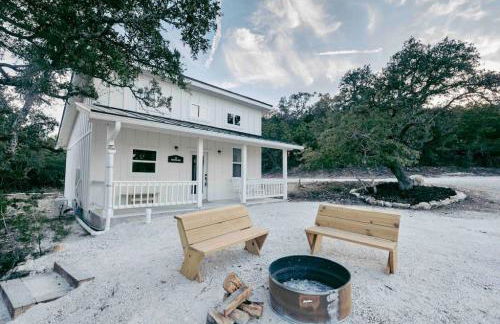 Hummingbird Haus - Hill country views on 20 acres with firepit - Photo 27