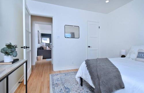 Beautiful 3 Bed Home with a Large Back Yard Outdoor Space - Foto 18