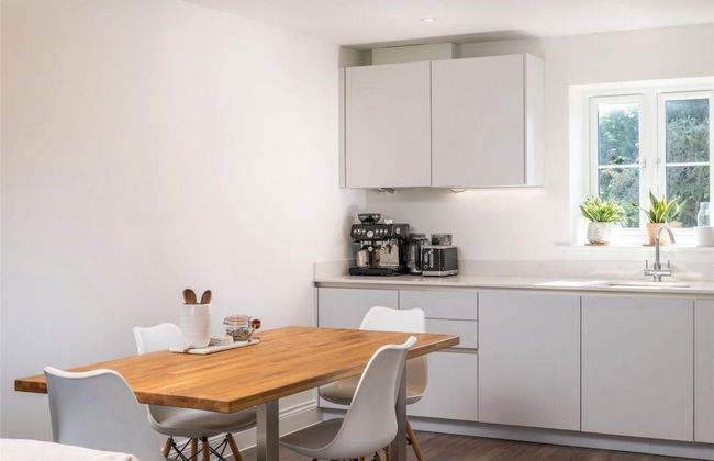 2 Bed 2 Bath Apt Close to Reigate Station - 2230 - Foto 13