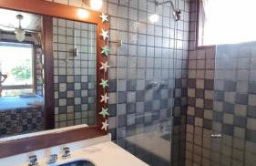 Casa 10 suítes, até 64 pessoas, Praia Ferradura - Foto 49