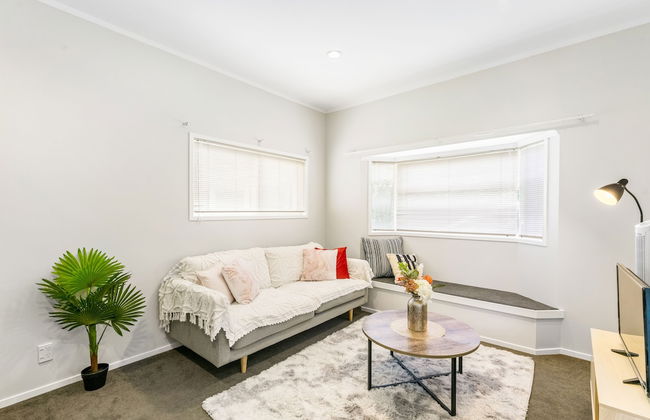 A Home away from Home - Netflix -Parking - Foto 28