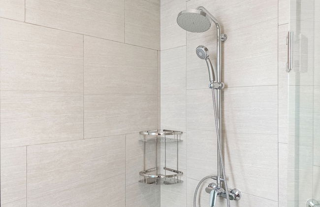 Elegant 3Br With Private Lift And Extra Room Menara Jakarta Kemayoran Apartment - Foto 31