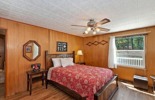 Sunshine Cabin - Cozy 2-Story Getaway - Photo 32