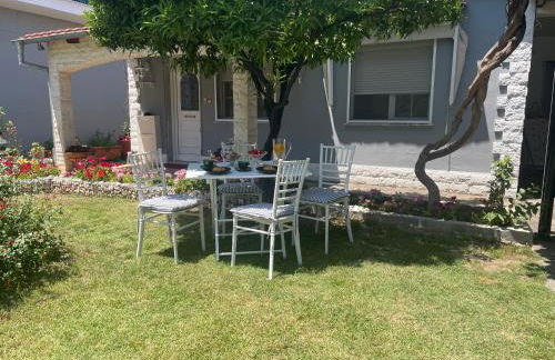 The Little Blooming House - Photo 8