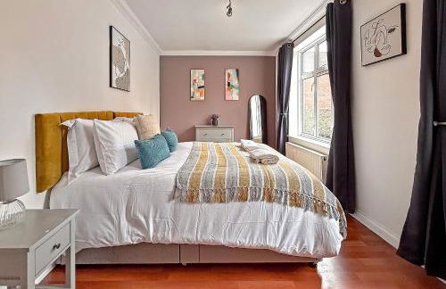 Stylish Town Centre Apartment, ALLOCATED FREE PARKING SPACE, RICKMANSWORTH HIGH STREET, Modern Decor, Juliet Balcony, Walking Distance to Rickmansworth Station Metropolitan Line - Foto 2