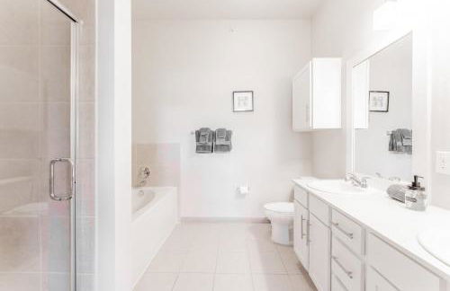 Spacious 2BR King Bed Suites Close to Downtown and Airport - Foto 22