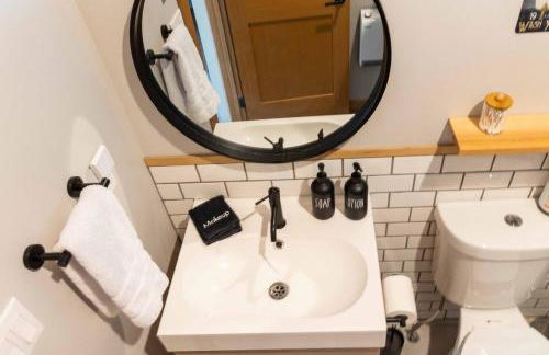 Trailside vacation home—easy walk to Winthrop - Foto 40