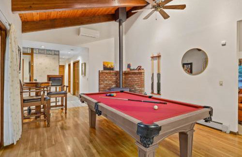 Pristine Cabin on Wooded Lot. Fantastic Location Pool Table - Foto 13