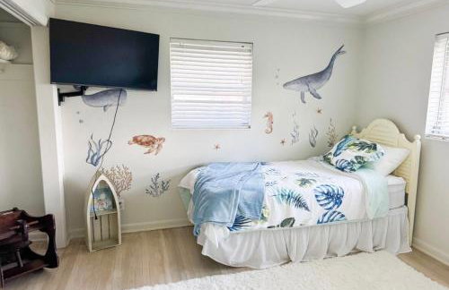 Tropical PoolHome Walk to Shops Near Beach - Foto 4