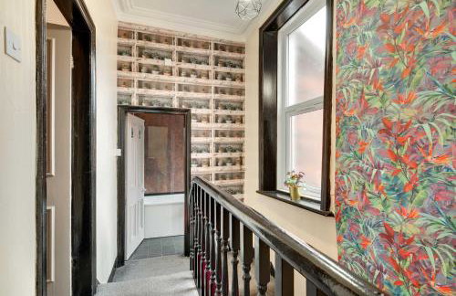 Newcastle CITY APT5,FREE STREET PARKING,4 BEDROOM HOUSE WITH 2 FULL BATHROOM AND KITCHEN,ALL ROOMS WITH TVs,7 BEDS,NETFLIX - Photo 37