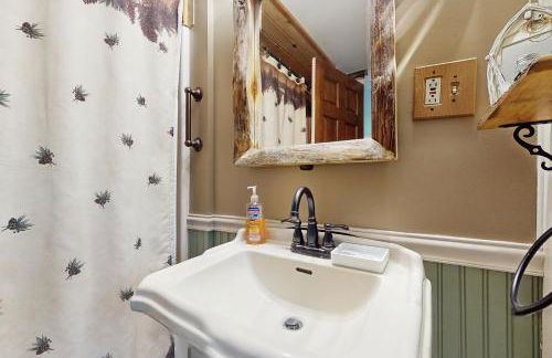 Mtn-View Family Cabin! 9 Mi to Lake George Village - Foto 16